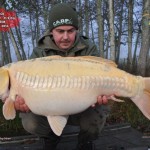 1 Carpe Koi Nomm+®e '' Lulu '' 11.9kg Prise par Tim  Nov  2014 logo